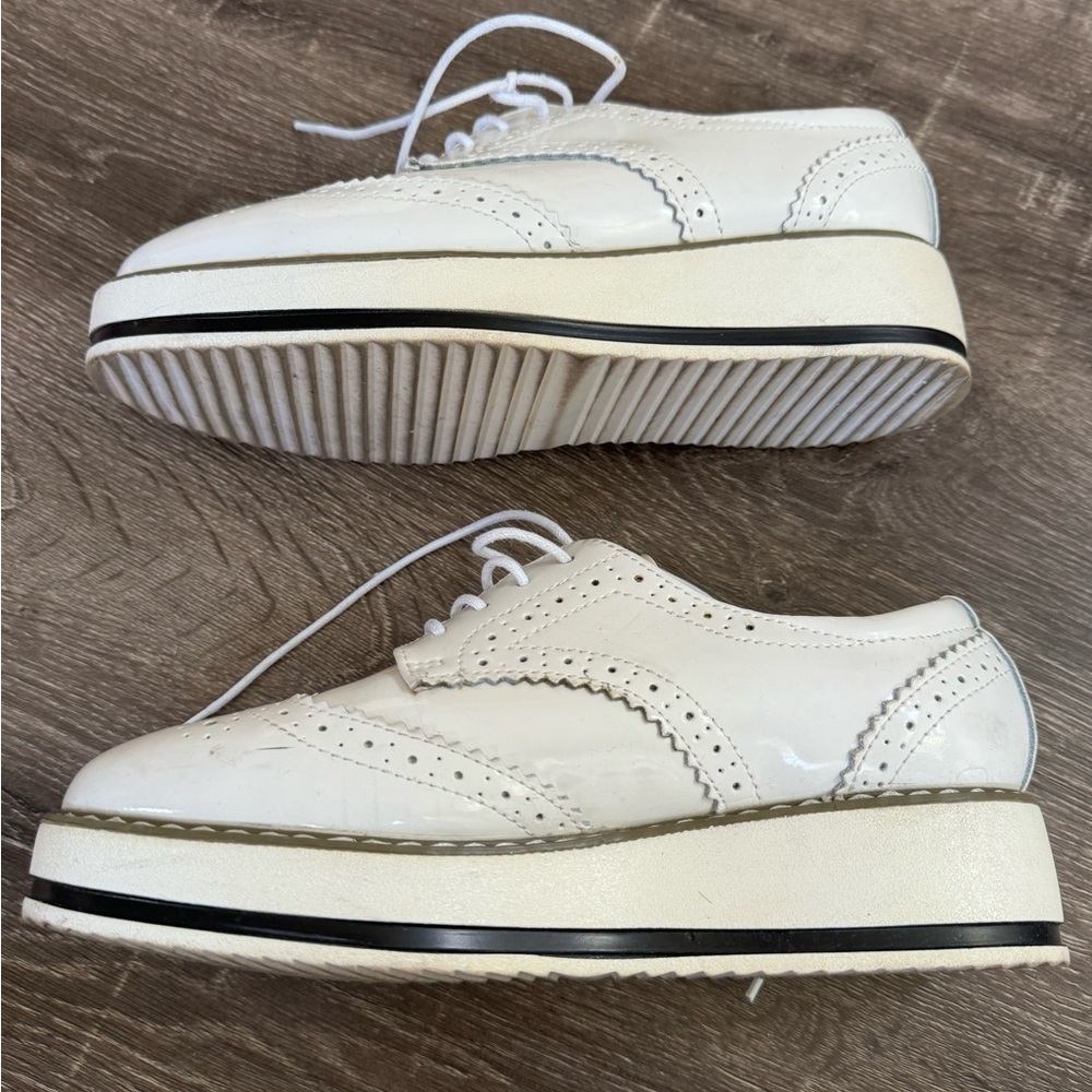 Platform White Lace-Up Wingtip Shoes, Size 39 - Picture 3 of 7